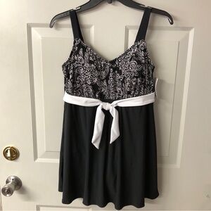 Le Cove NWT Classic Black and White Women's 1pc Swim Dress size 12